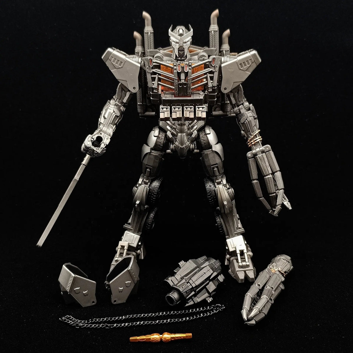 Transformers-Figur Scourge mit Schwert im Mondlicht TW1031 — Verchromter Kampfmodus als Sattelzug