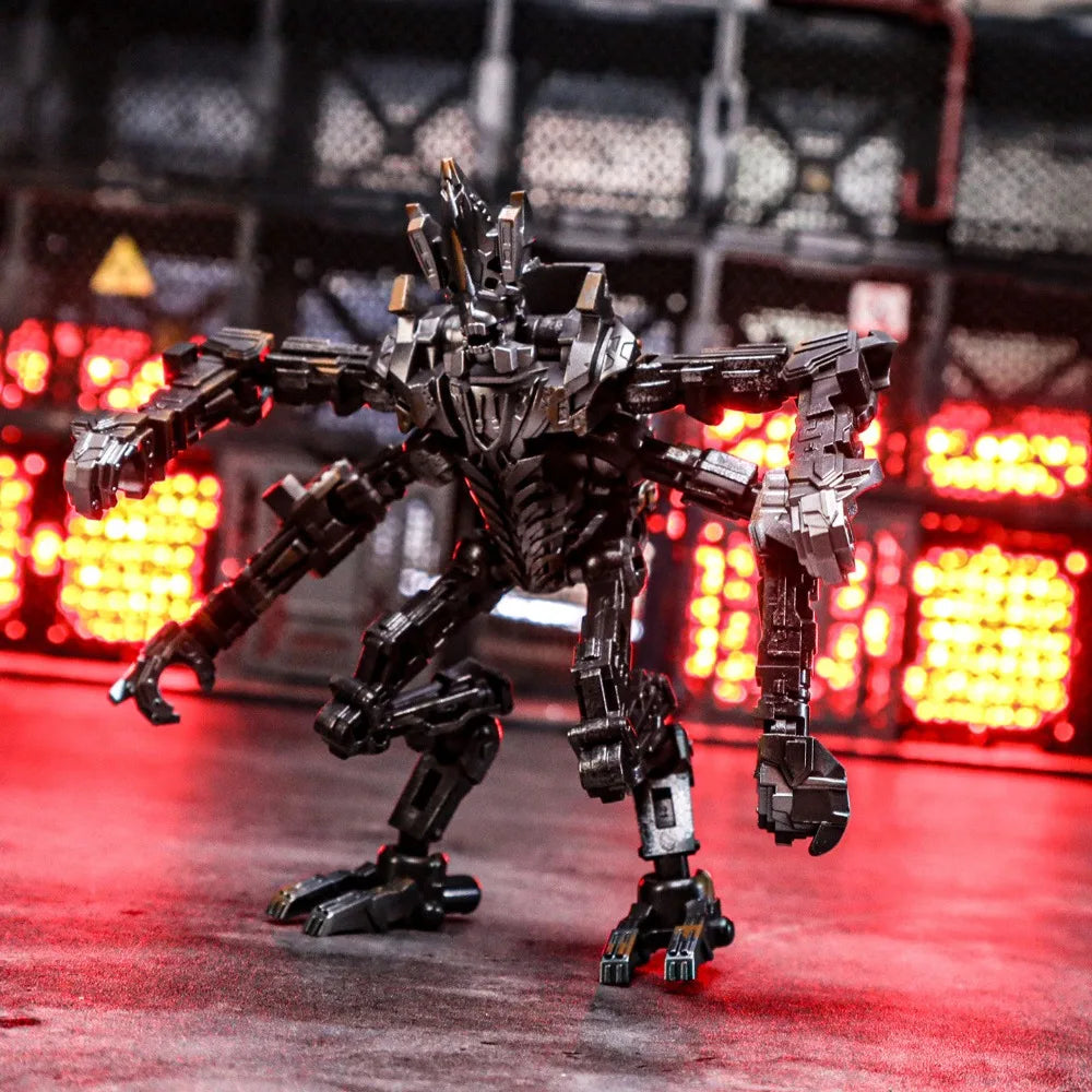 Transformers-Figur Scourge im Großformat 25cm — Leuchtende Legierung, gealterte Version