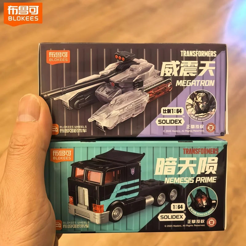 Transformers-Figur Nemesis Prime Blokees beweglich – Dunkler Roboter, vollständiges Set