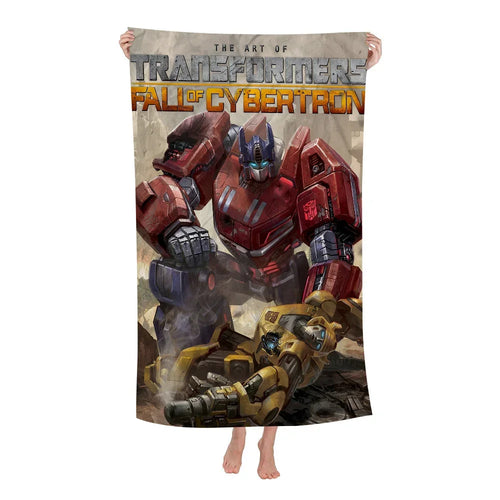 Serviette Transformers avec robot rouge aidant un robot jaune sur fond urbain, style illustré – Transformers.