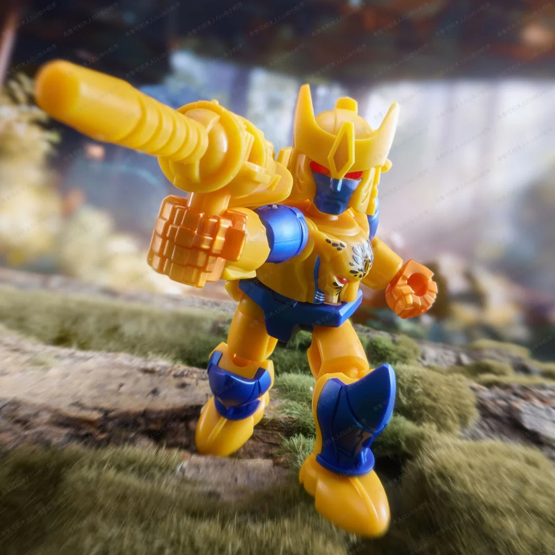 Transformers-Figur Cheetor Blokees — Goldene Raubkatze in Angriffsposition auf goldenem Feld