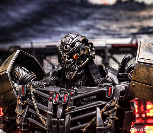 Transformers-Figur Scourge mit goldener Patina — Detaillierte Büste in rostiger Ausführung