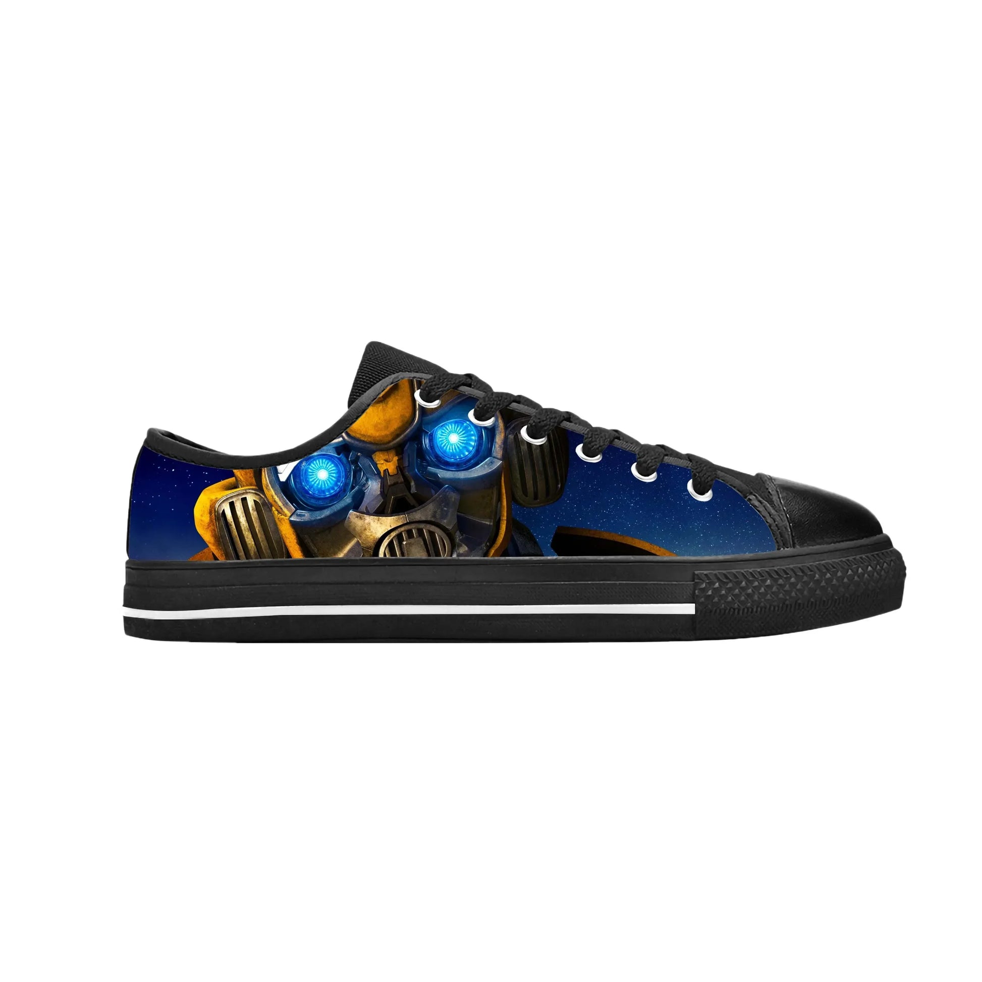 Baskets noires imprimées Bumblebee au regard bleu lumineux, fond bleu étoilé – Transformers.