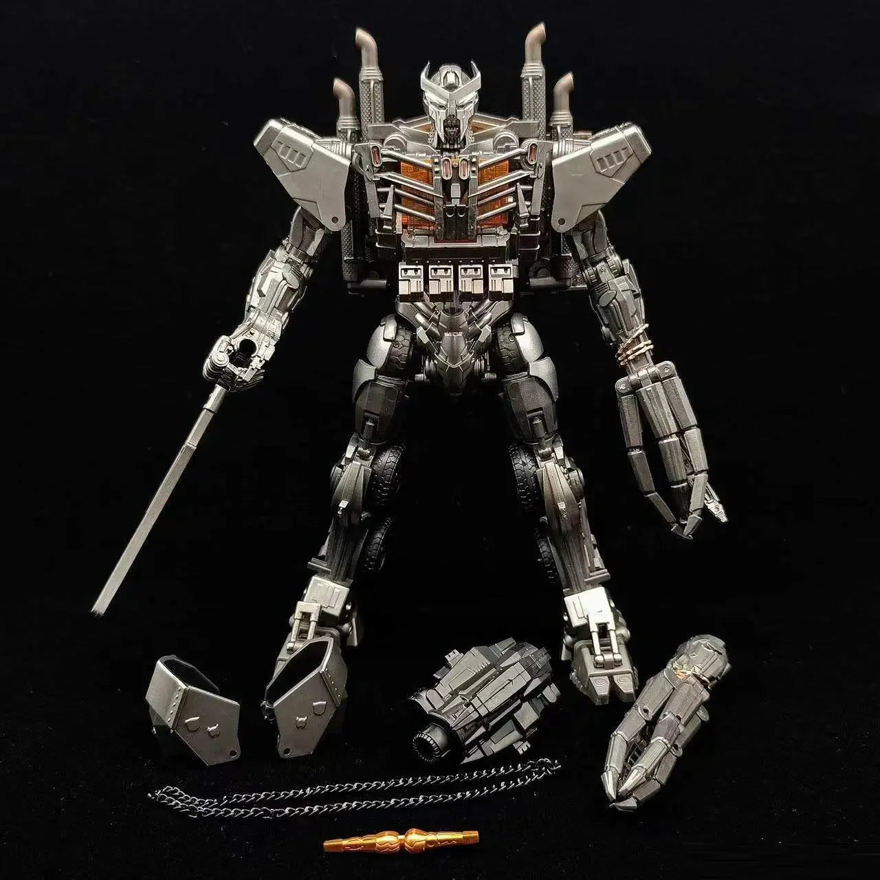 Transformers-Figur Scourge Studio Series 18 cm — Zubehör-Set in Weiß und Grau