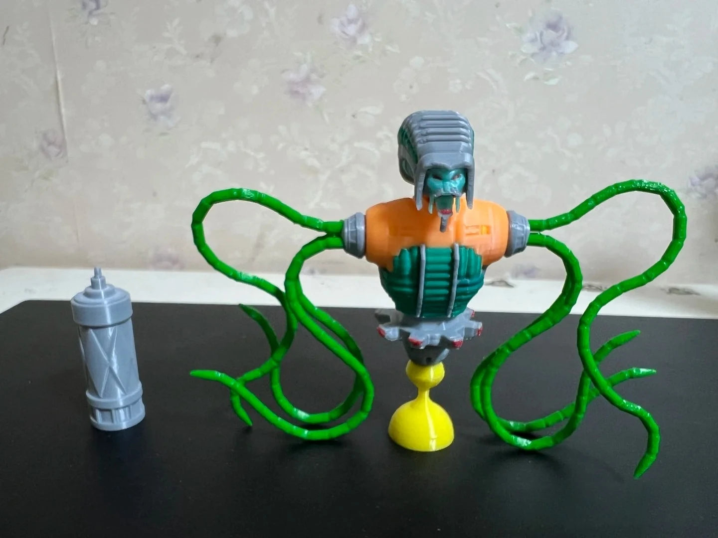Transformers-Büste, orangefarbenes Tentakelmonster – Sammlerkreatur mit fünf Gesichtern