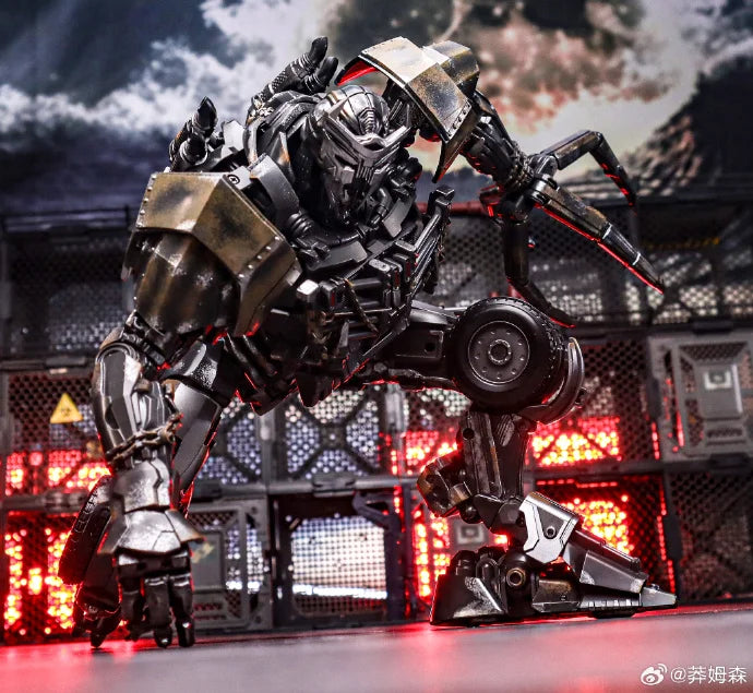 Transformers-Figur Scourge mit goldener Patina — Detaillierte Büste in rostiger Ausführung