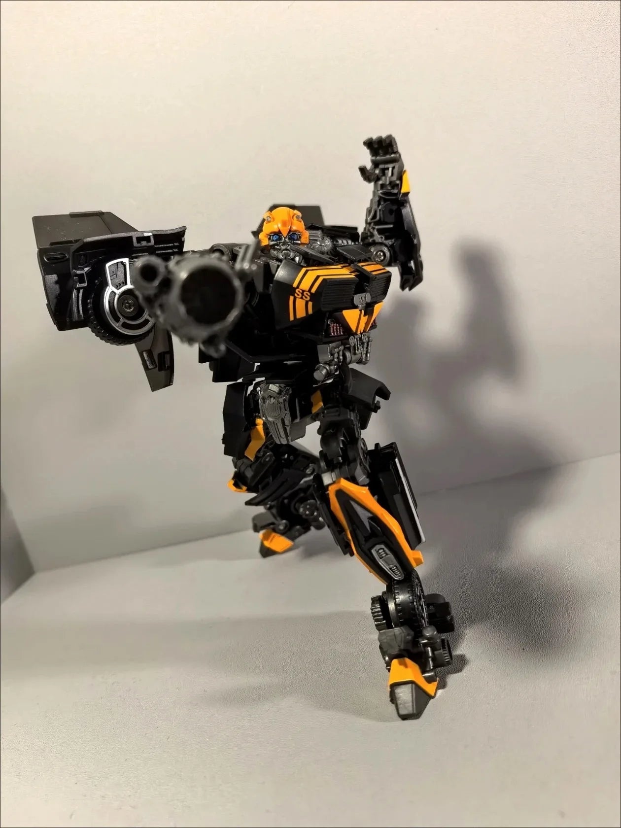 Transformers-Figur Bumblebee Black Bee TW1038 — Schwarze und orangefarbene Krieger-Edition