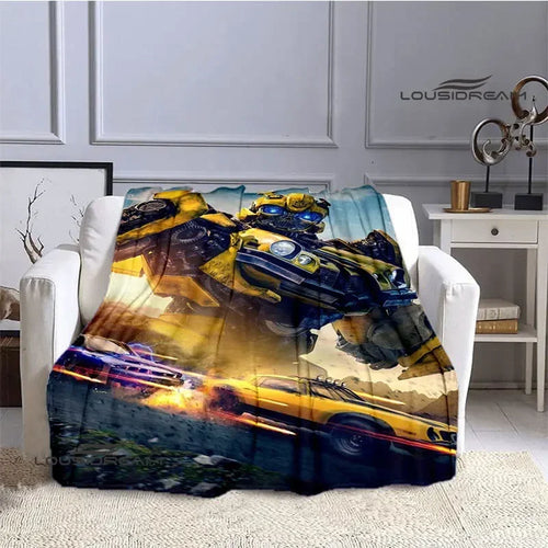 Plaid décoratif avec Bumblebee en posture dynamique, décor de voitures jaunes et ambiance urbaine – Transformers.