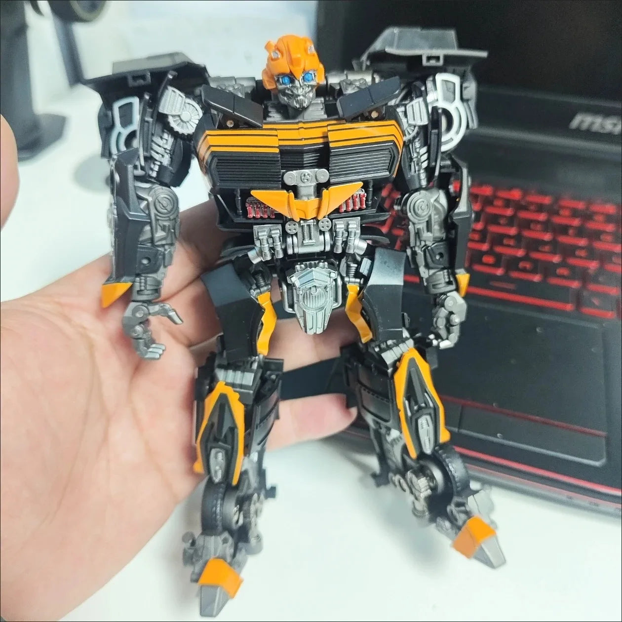 Transformers-Figur Bumblebee Black Bee TW1038 — Schwarze und orangefarbene Krieger-Edition