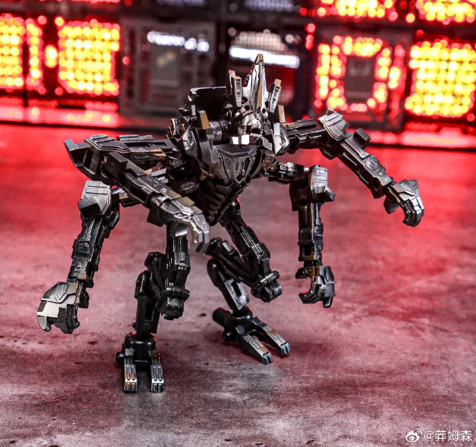 Transformers-Figur Scourge mit goldener Patina — Detaillierte Büste in rostiger Ausführung