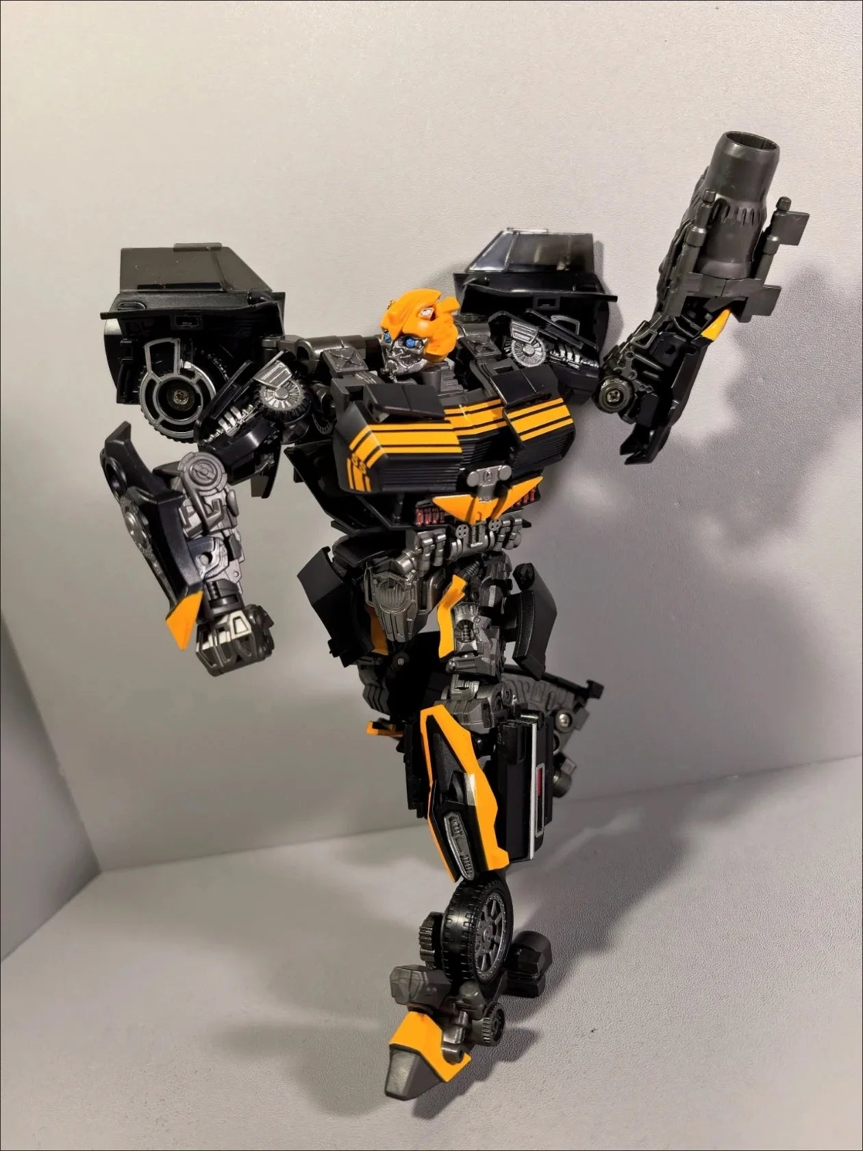 Transformers-Figur Bumblebee Black Bee TW1038 — Schwarze und orangefarbene Krieger-Edition
